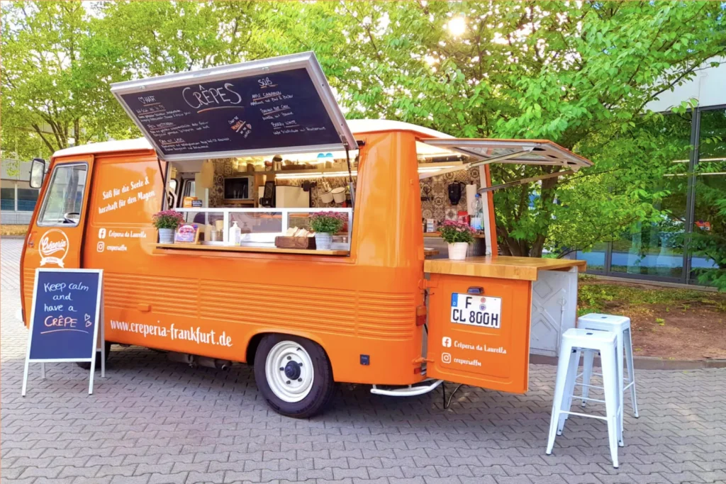 Oranger Crêpes-Foodtruck für Firmen- und Privatevents in Frankfurt